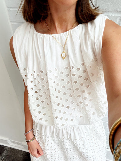 CROP EYELET TOP