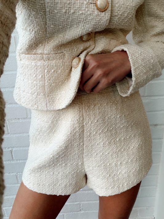 STRUCTURED TWEED CURVED SHORTS