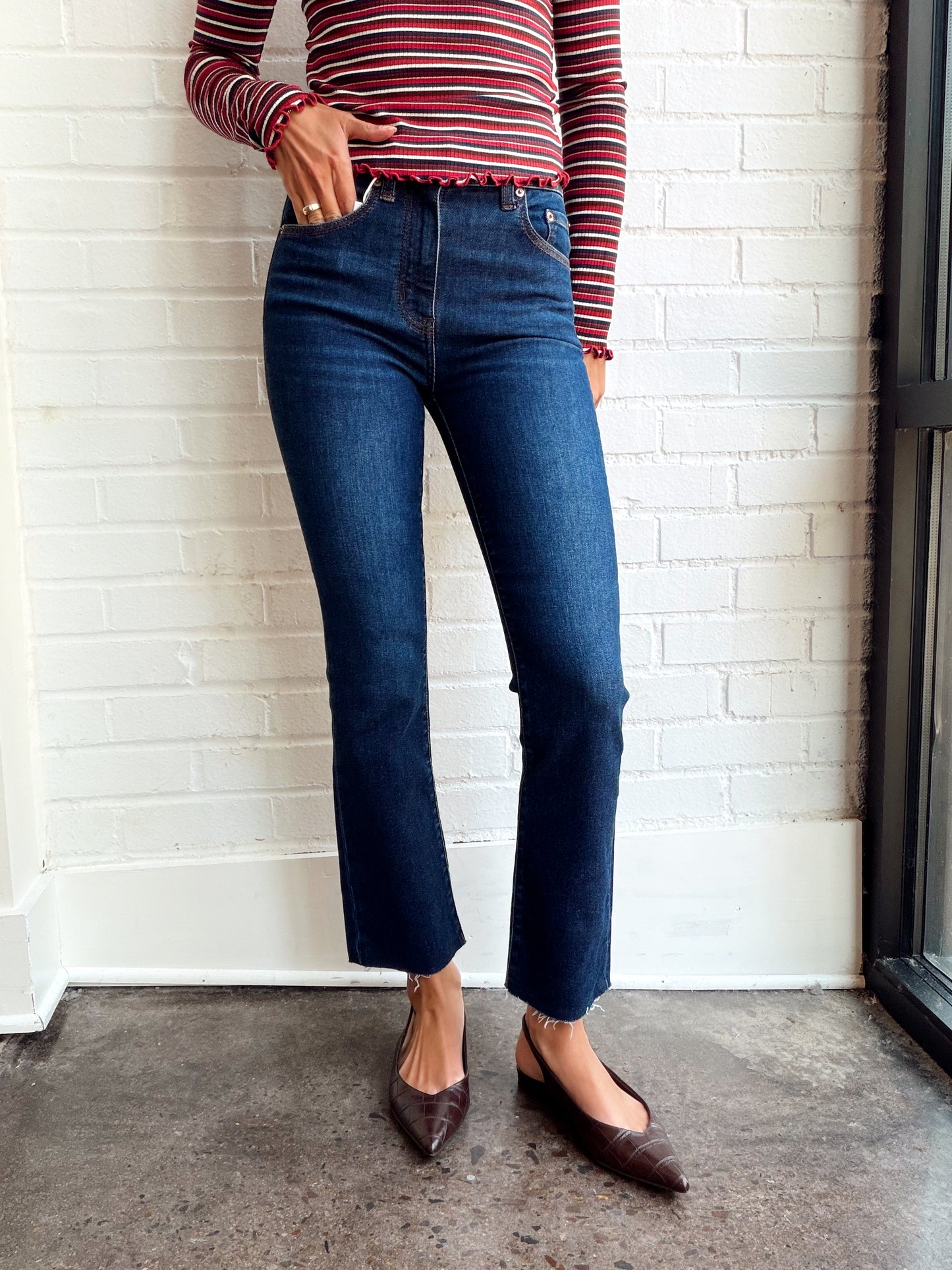 SHY GIRL HIGH RISE CROP FLARE