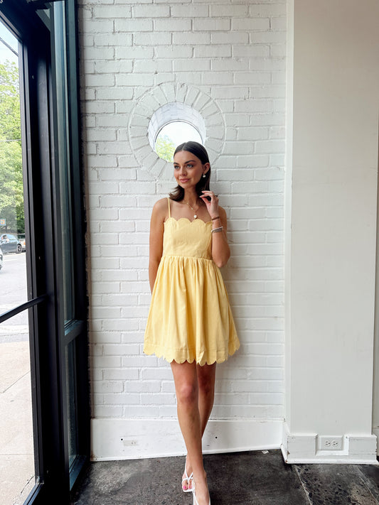 DAISY SCALLOPED MINI