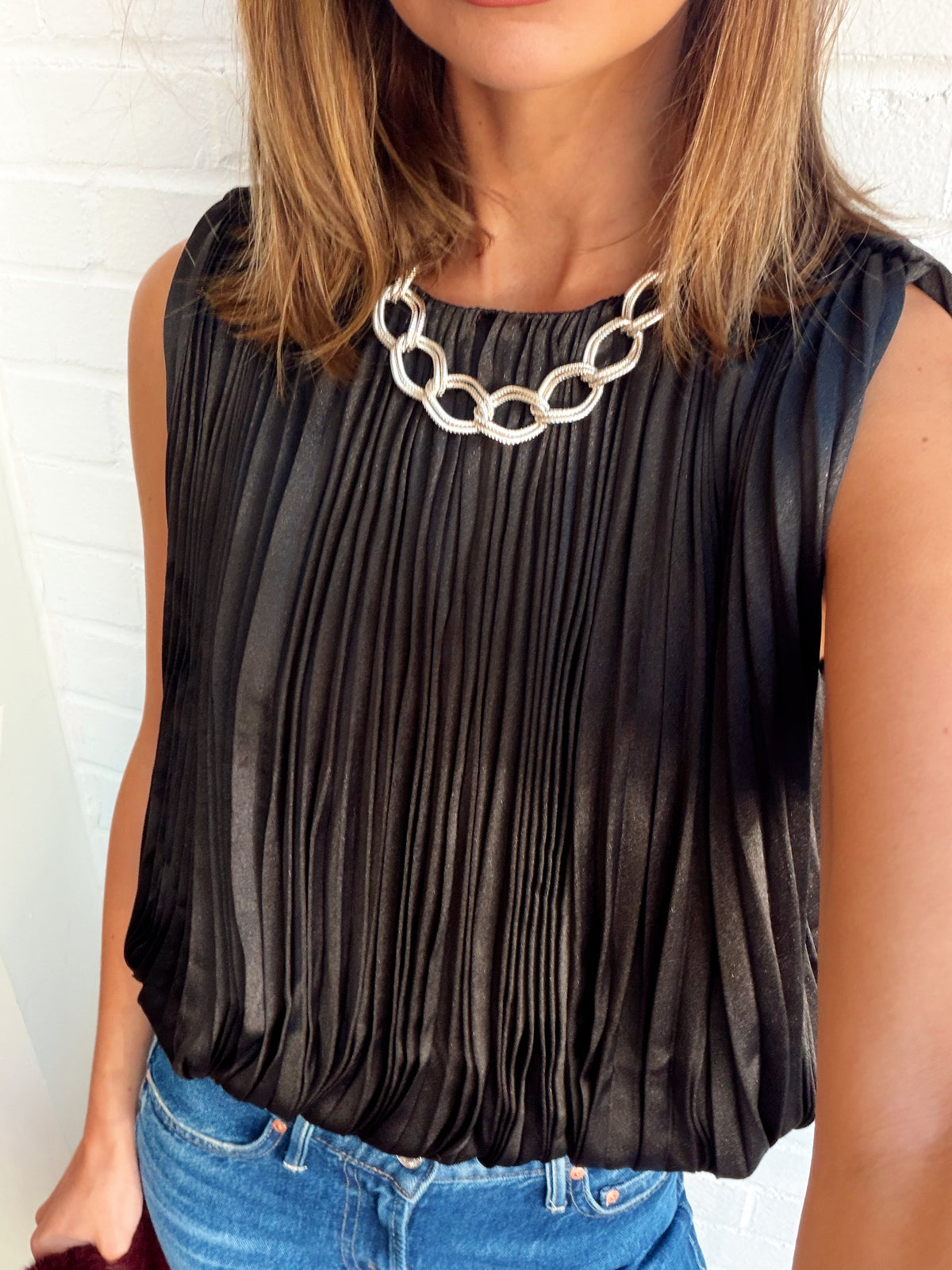 AMOUR PLEATED BUBBLE HEM TOP