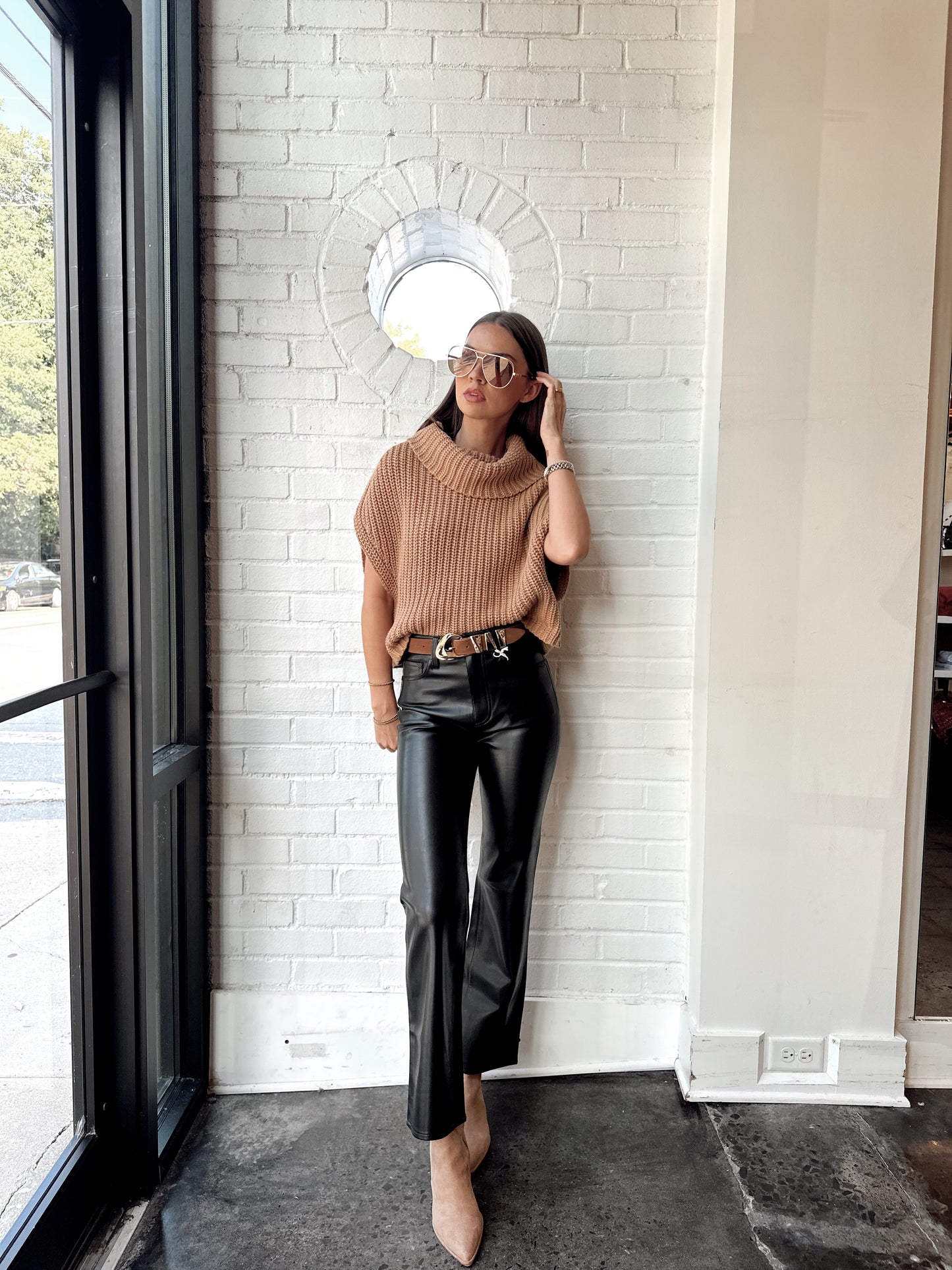 CATE SLEEVELESS TURTLENECK SWEATER