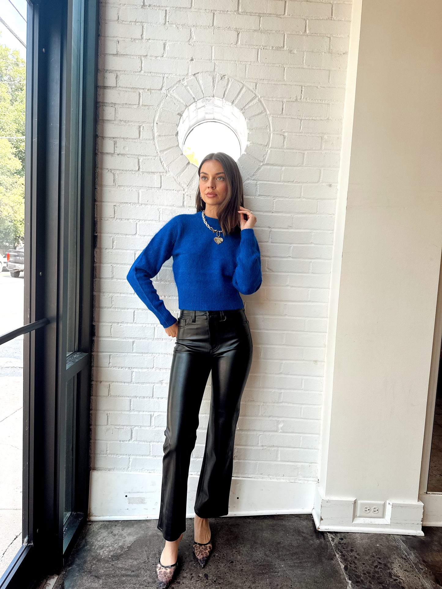 SARA SHRUNKEN CREWNECK SWEATER