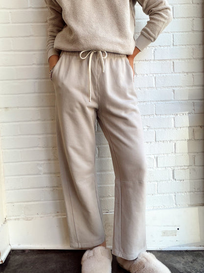STRUCTURED FLEECE BARREL PANTS