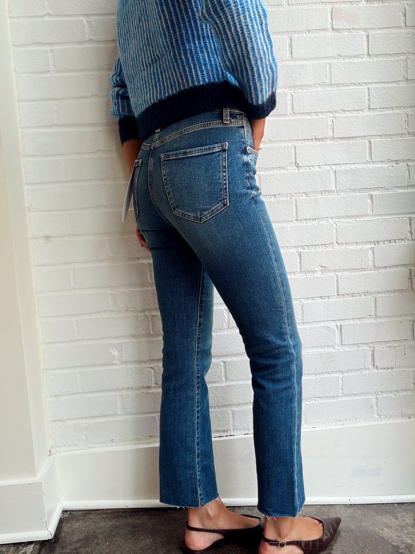 SHY GIRL HIGH RISE CROP FLARE