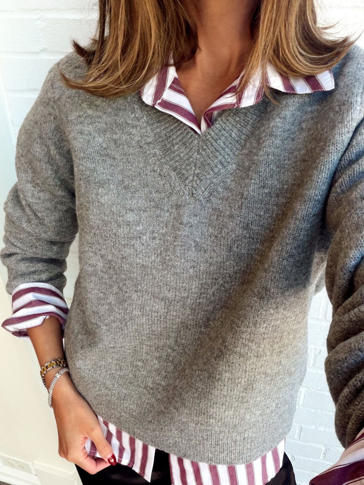 SUZIE KNIT V-NECK PULLOVER
