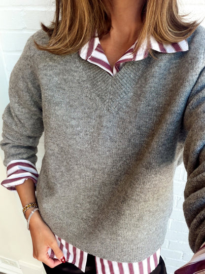 SUZIE KNIT V-NECK PULLOVER