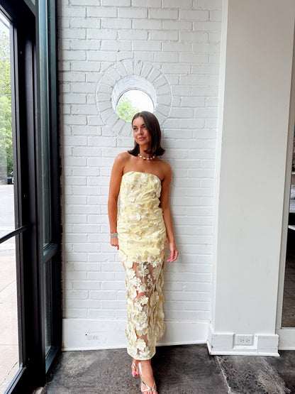 STRAPLESS FLORAL EMBRROIDERED MAXI DRESS