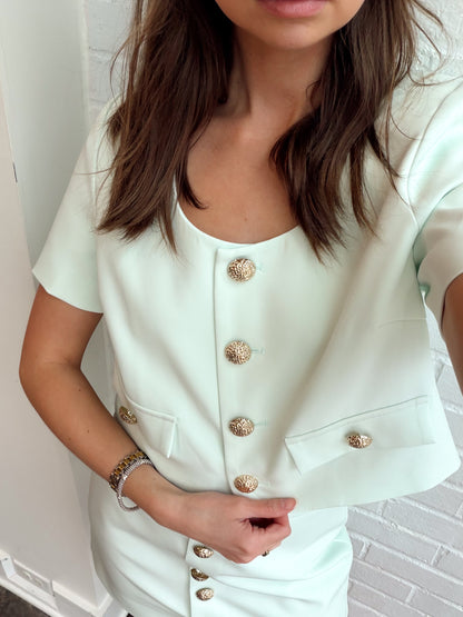 SHORT SLEEVED TOP