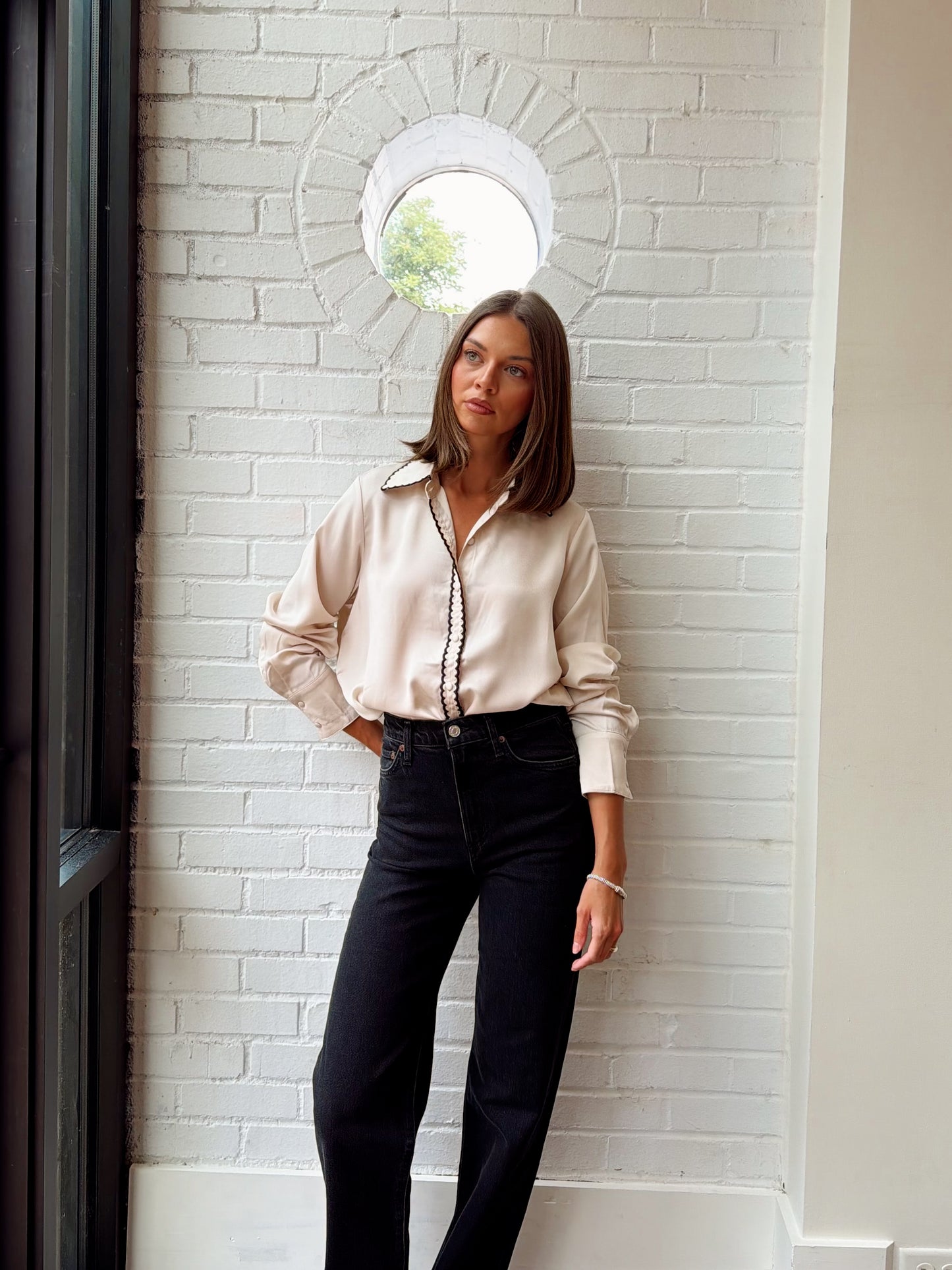 SCALLOPED TRIM BUTTON DOWN
