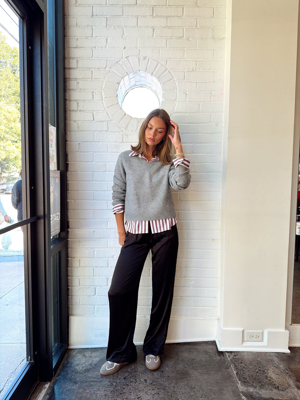SUZIE KNIT V-NECK PULLOVER