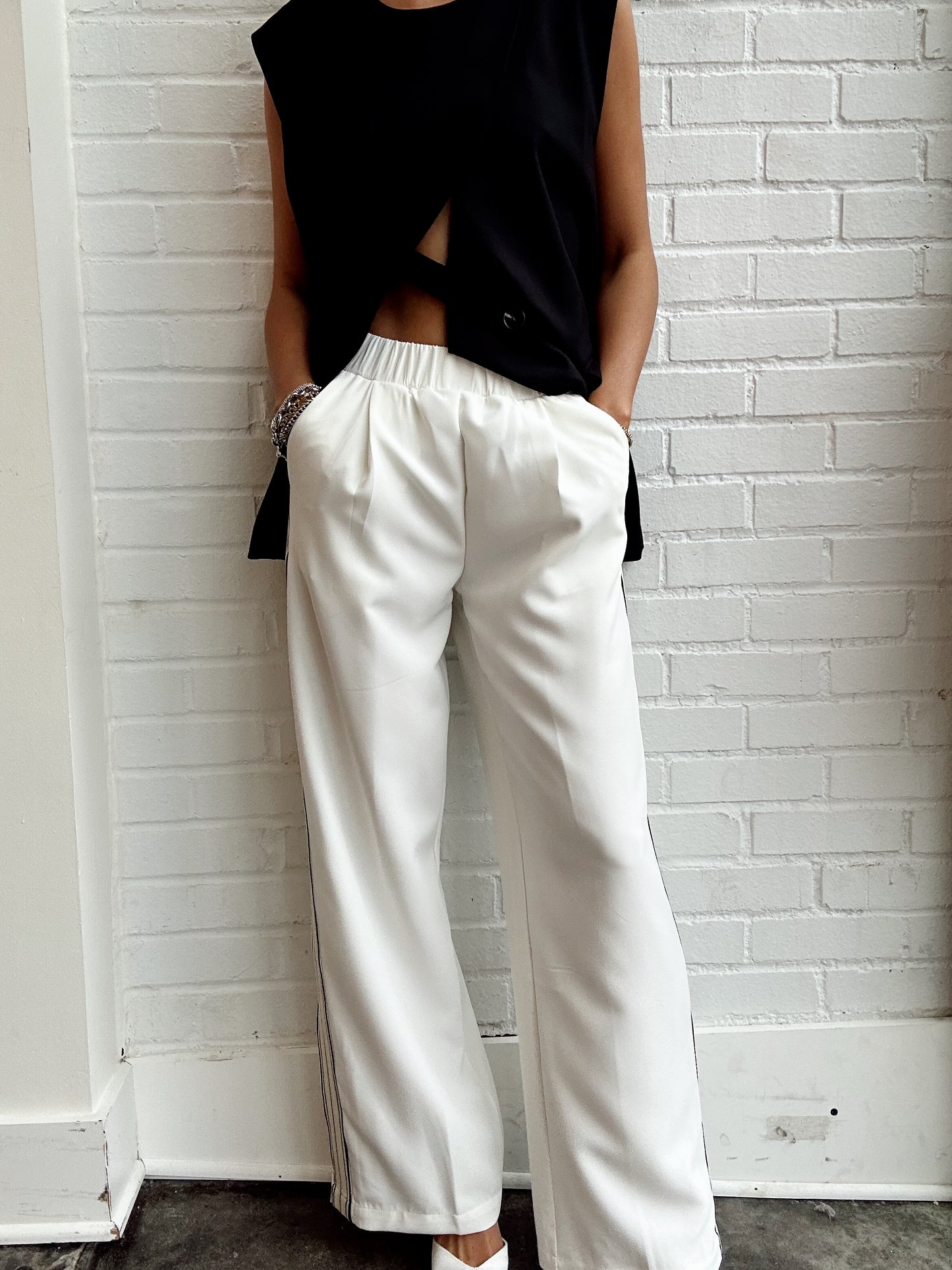 SIDE STRIPE WIDE LEG PANT