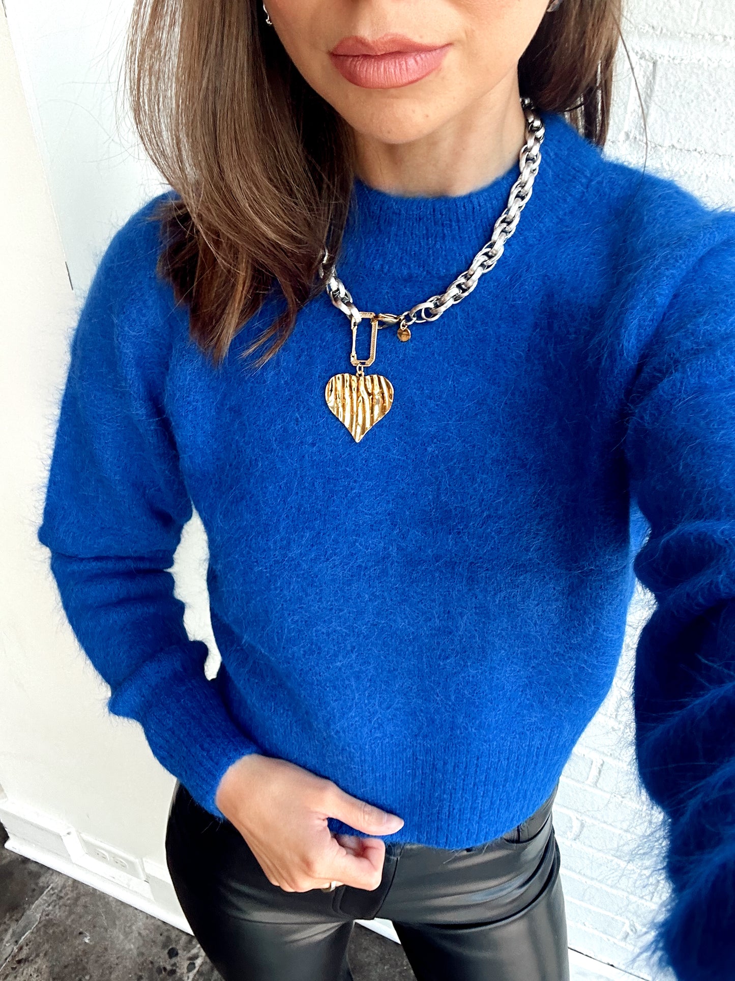 SARA SHRUNKEN CREWNECK SWEATER