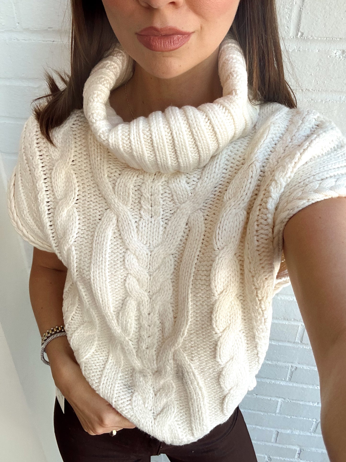 CABLE TRIM HIGH-LOW VEST