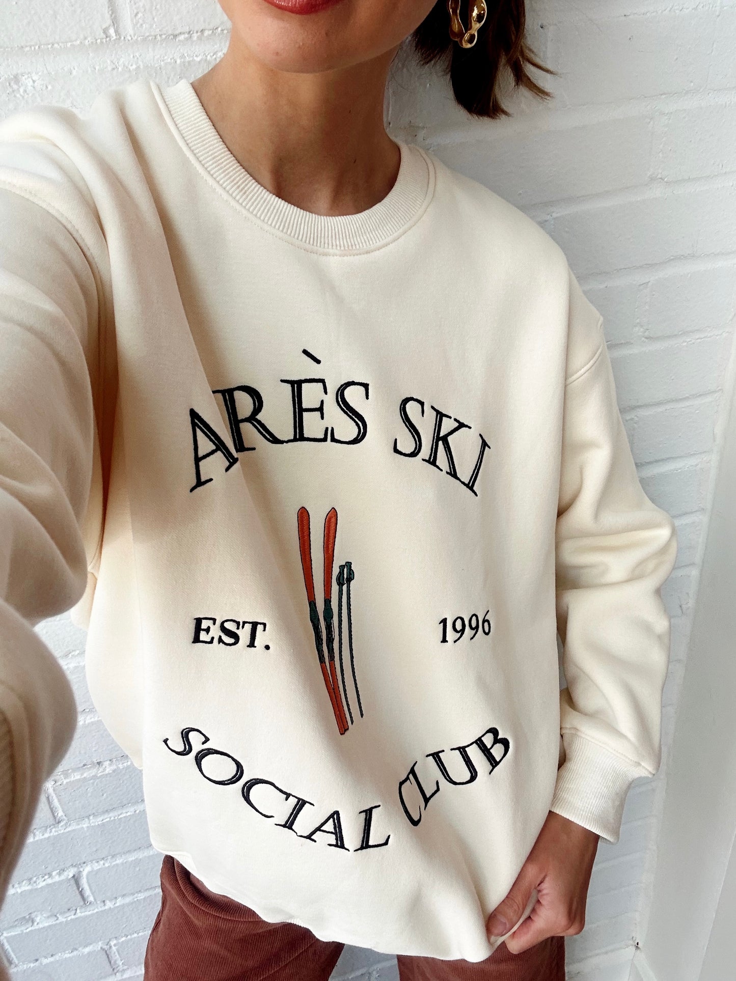 "APRES SKI CLUB" FLEECE SWEATSHIRT