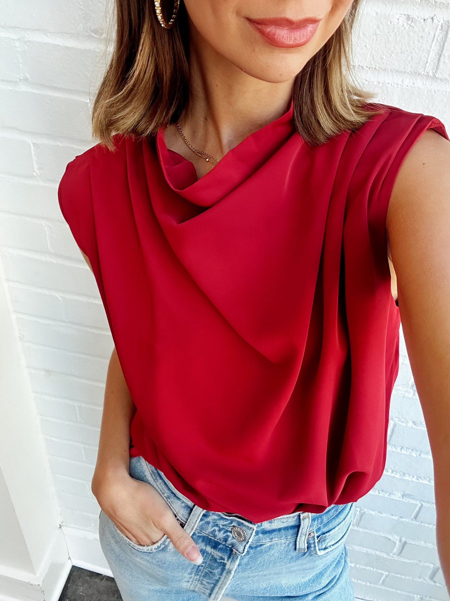 BECKETT SLEEVELESS TOP- SCARLET