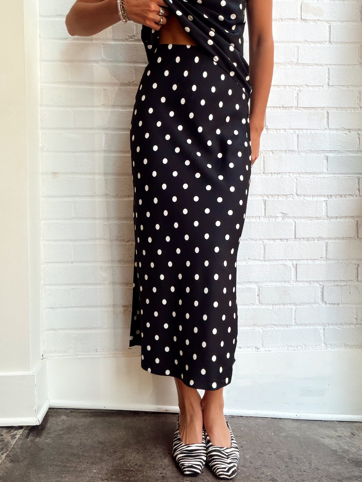 ENNIS SATIN POLKA DOT MIDI SKIRT
