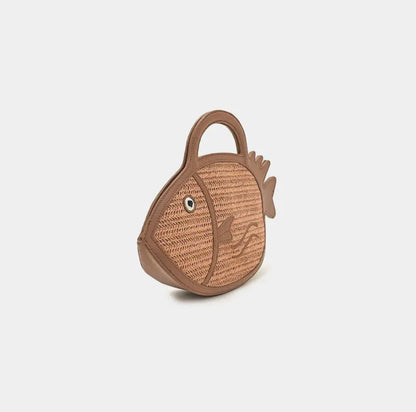 FISH RAFFIA HANDHELD CLUTCH
