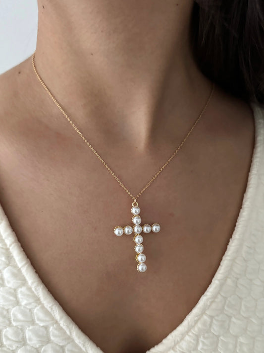 COURT PEARL CROSS NECKLACE