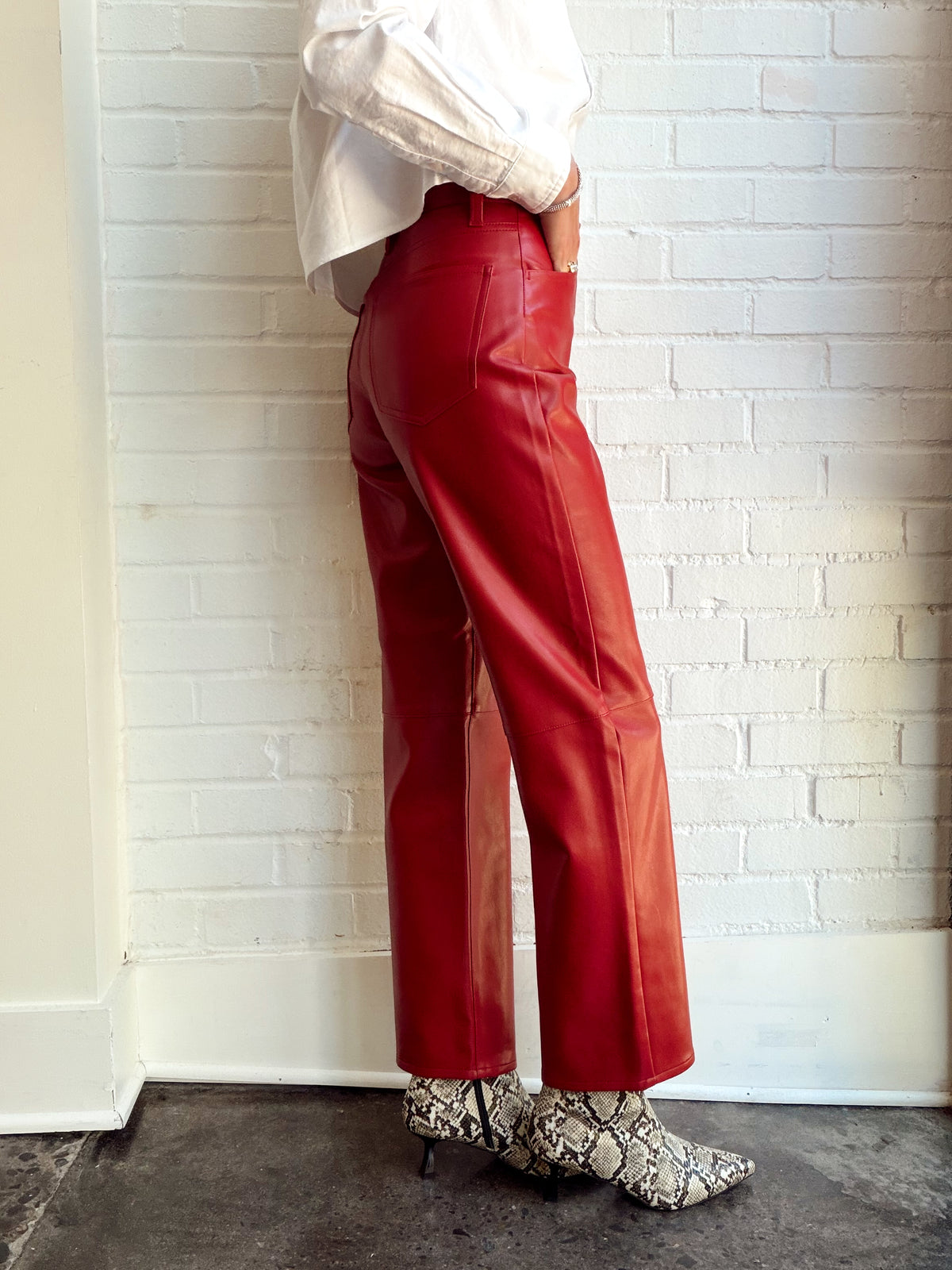 JETT HIGH RISE BOWED STRAIGHT- SAVVY RED